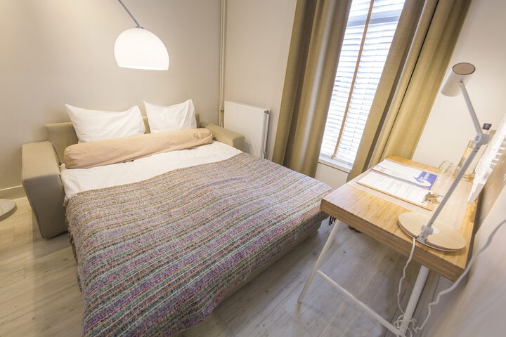 Room 33 of 60