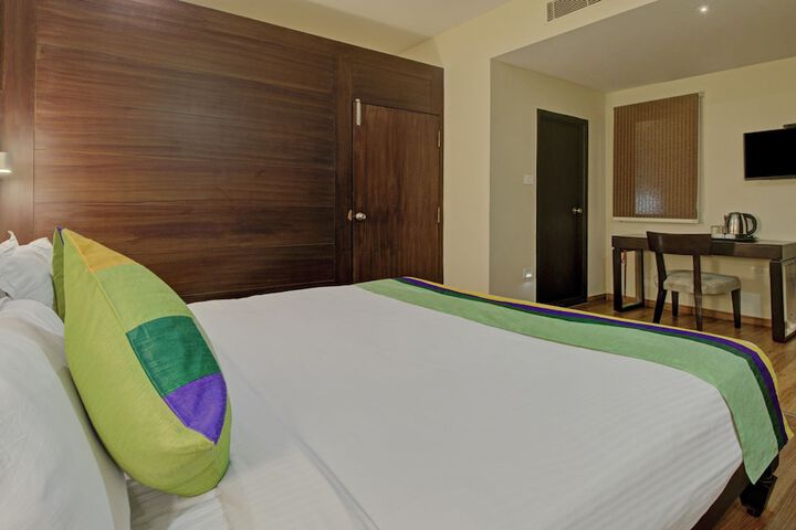 Room 32 of 51