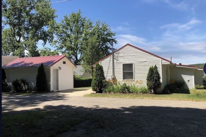 The Wellington Cottage