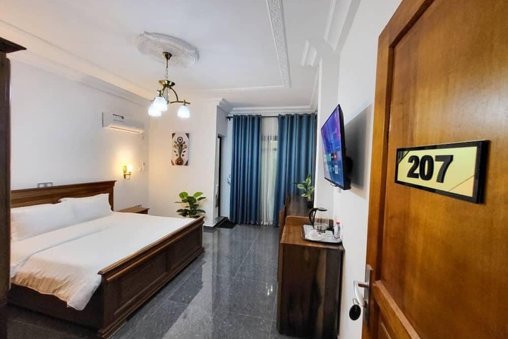 Room 44 of 79