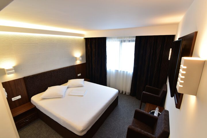 Room 20 of 36