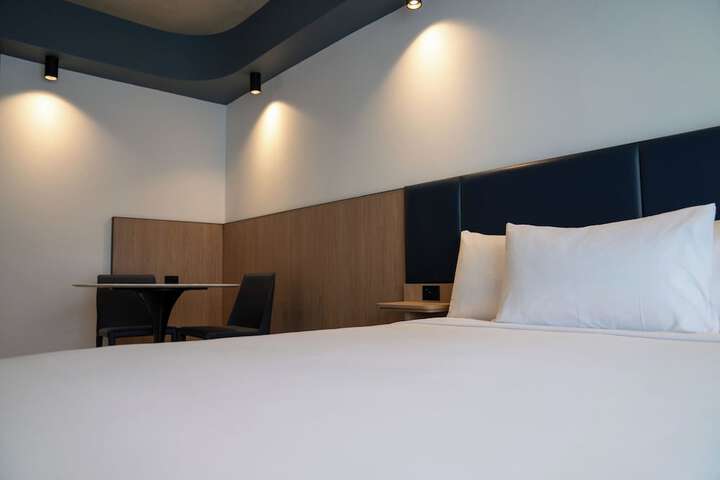 Room 28 of 59