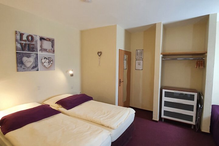 Room 14 of 46