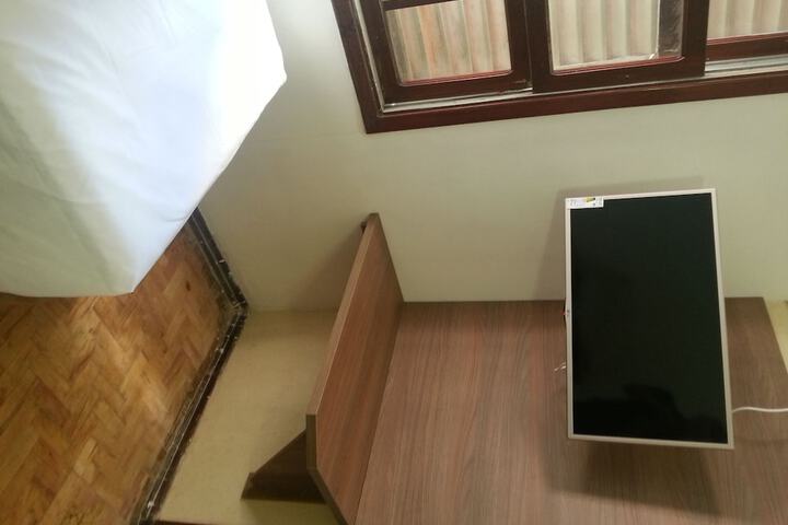 Room 16 of 35