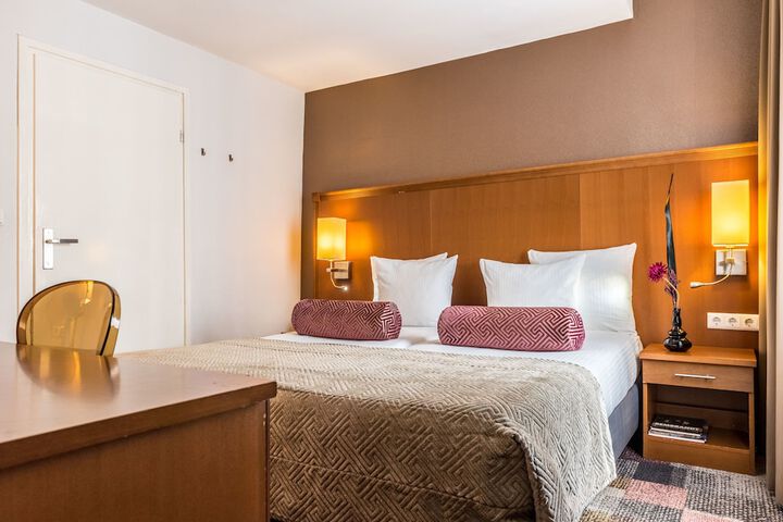 Room 21 of 50