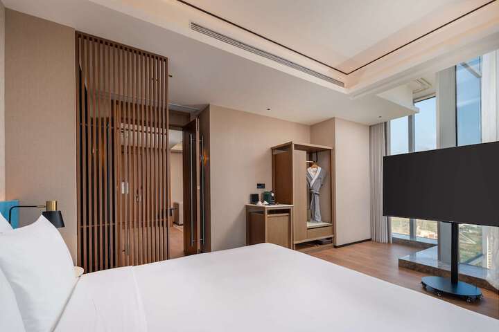 Room 13 of 54