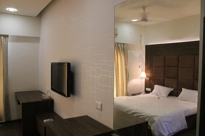 Room 13 of 40