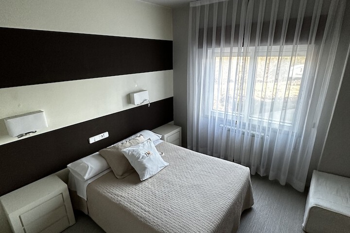 Room 6 of 62