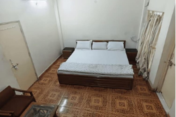 Room 4 of 14