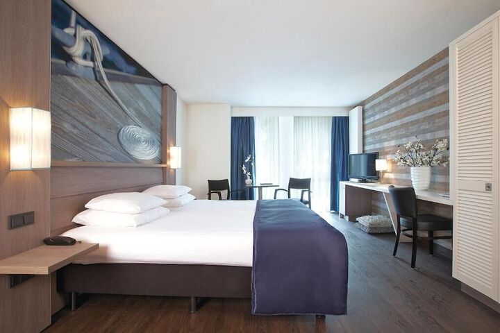 Room 5 of 28