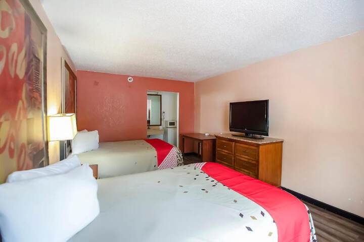2 Queen Beds (7 of 12)