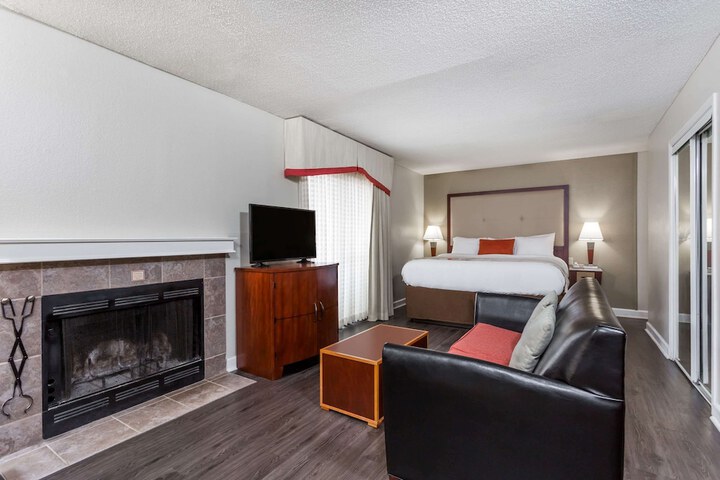 1 King Bed Mobility Accessible (7 of 7)