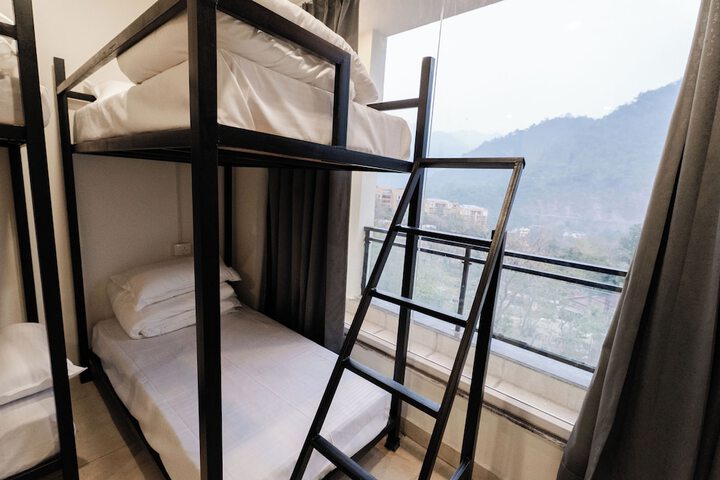 Room 13 of 19