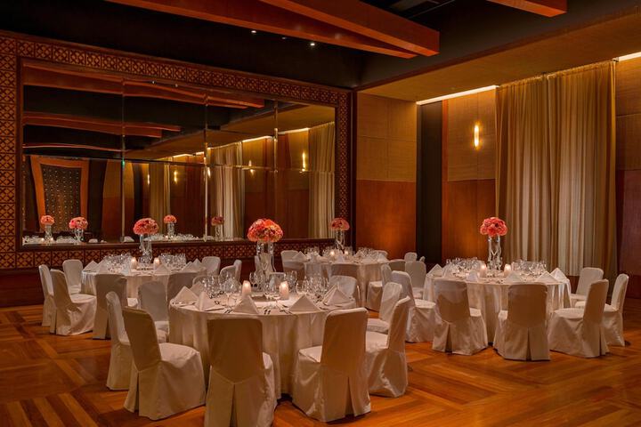 Ballroom/Hall 119 of 147