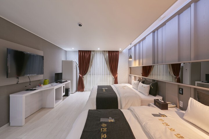 Room 31 of 61