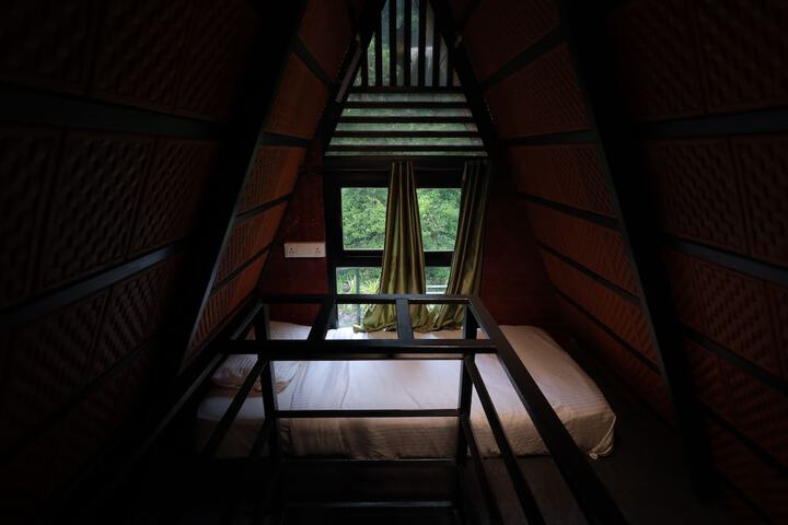 Room 13 of 81