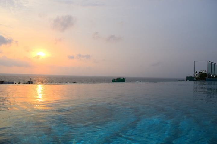 Hotel Pool