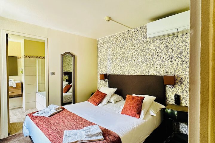 Room 7 of 34