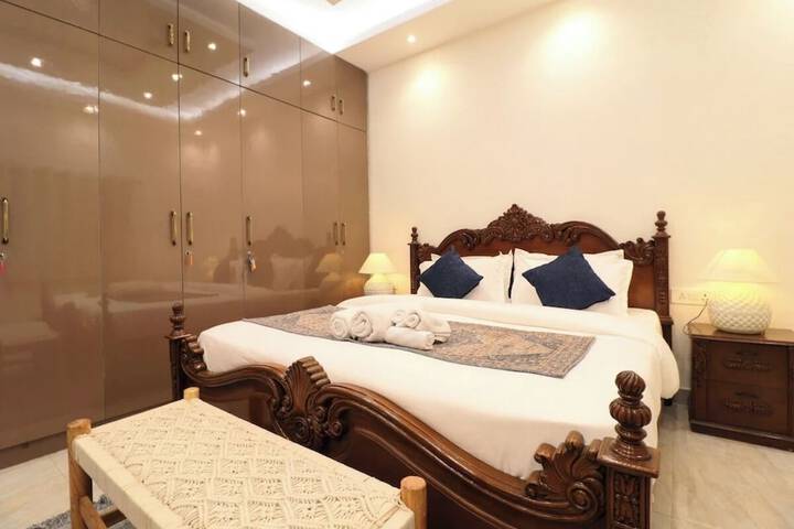 Room 4 of 27