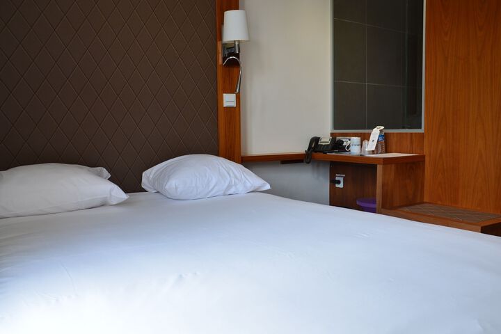 Room 11 of 13
