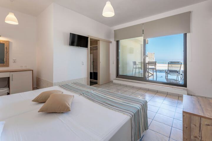 Room 2 of 49
