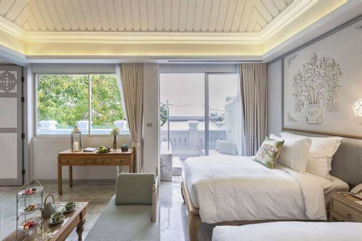 Room 10 of 93