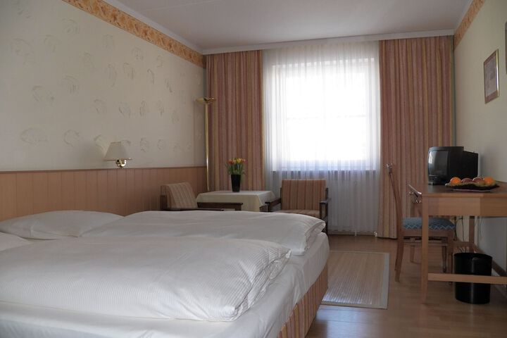 Room 3 of 21