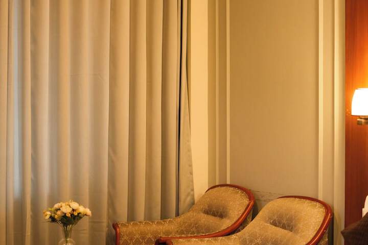 Room 4 of 97