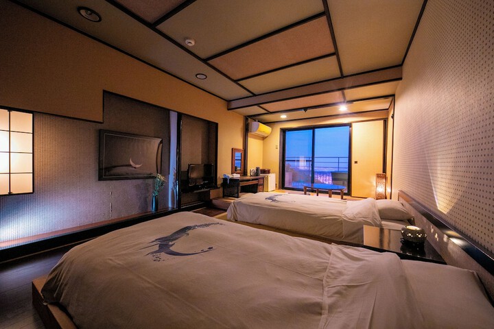 Room 9 of 104