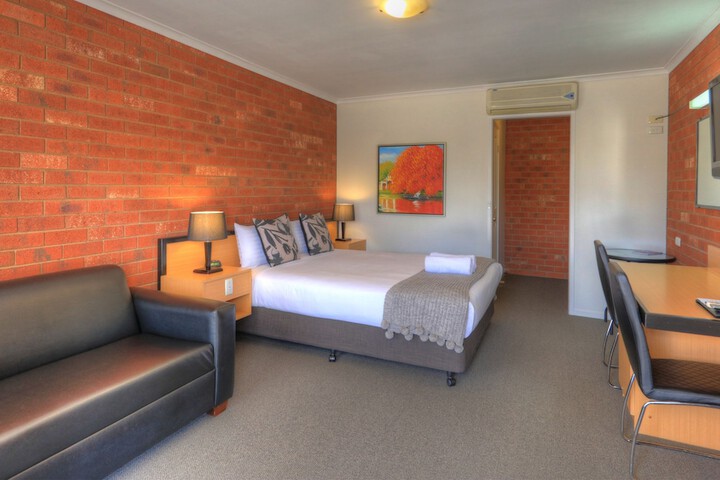 Room 25 of 47