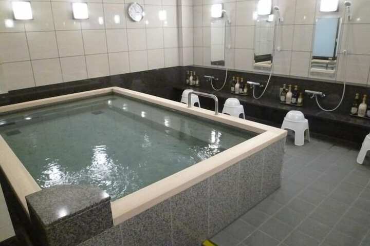 Room 6 of 10