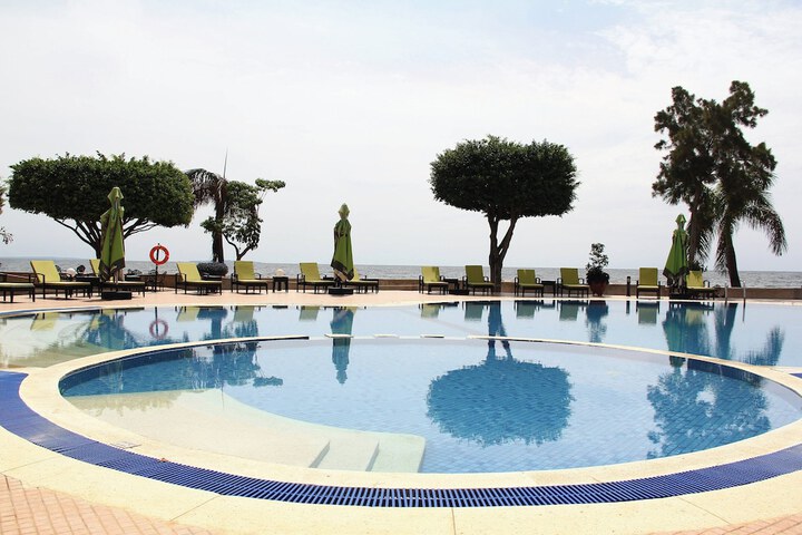 Pool 33 of 59