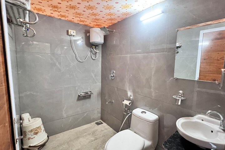 Room 20 of 34