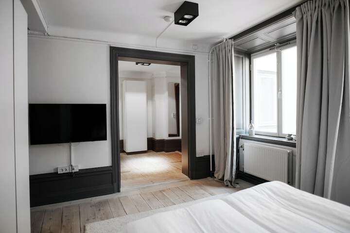Room 3 of 108