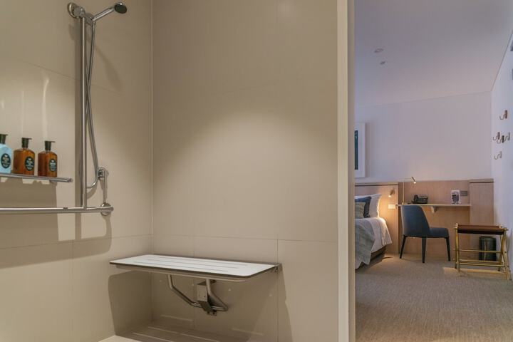 Room 43 of 58