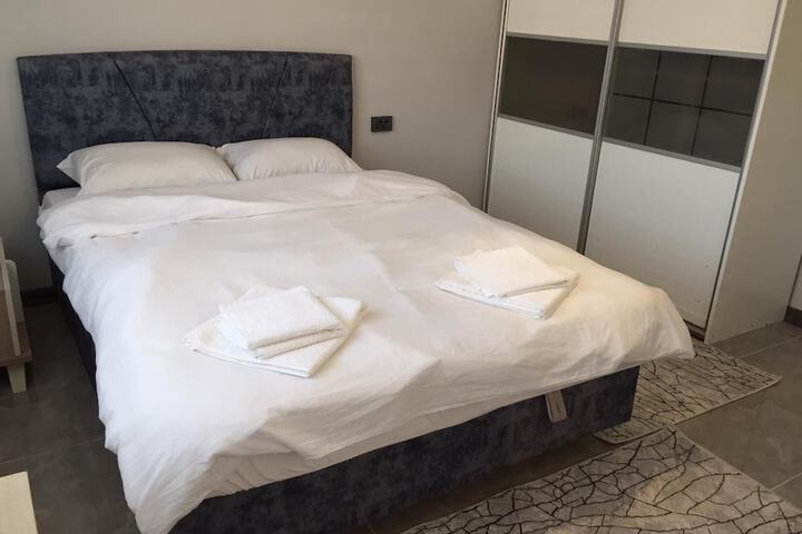 Room 4 of 27
