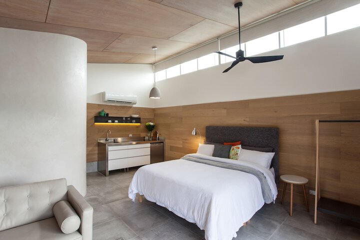 Room 2 of 27