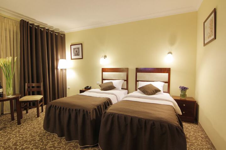 Room 12 of 42