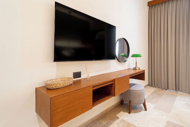 Room 5 of 62