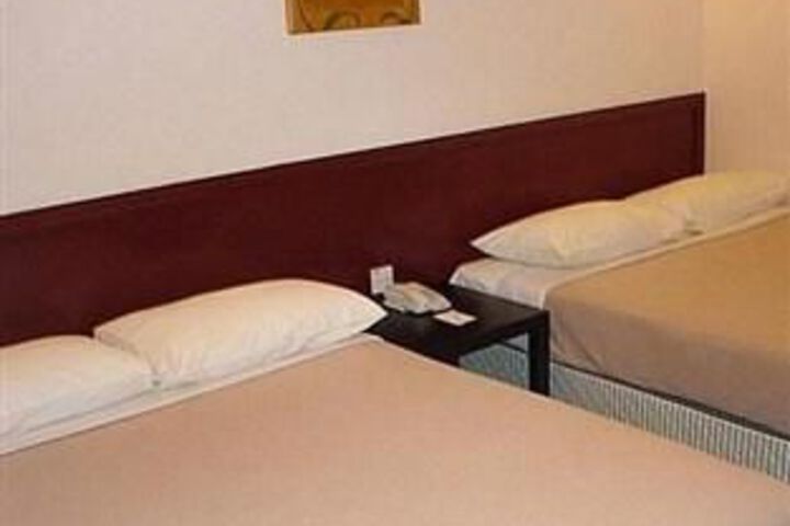 Hotel 4 of 13