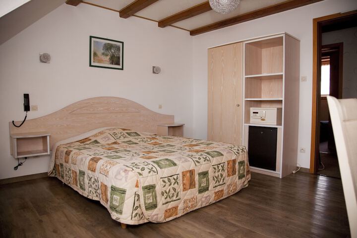 Room 4 of 23