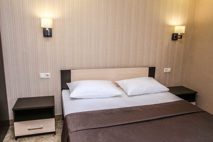 Room 12 of 27