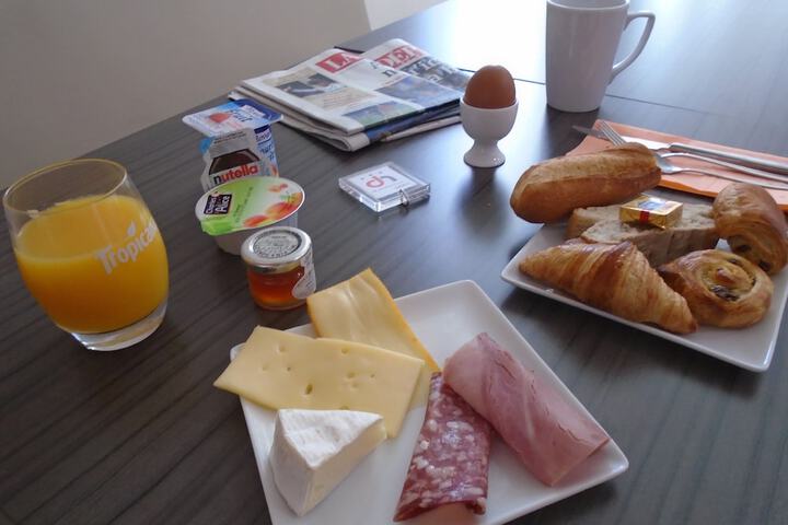 Breakfast/Coffee Service 25 of 31
