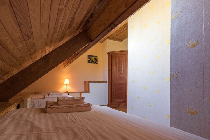 Room 2 of 89