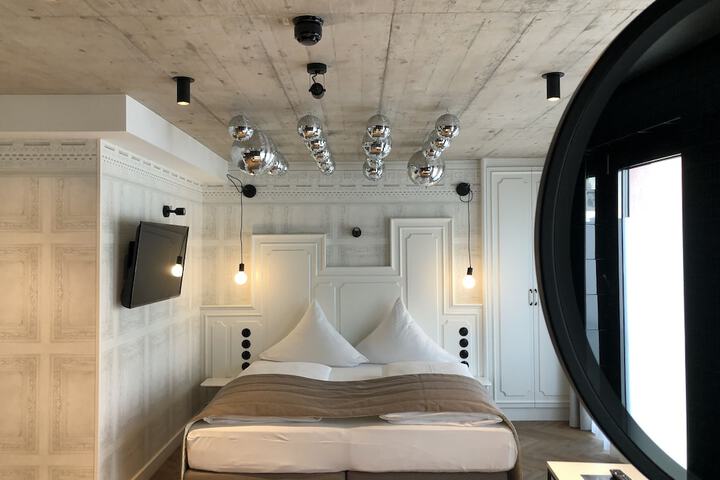 Room 14 of 134