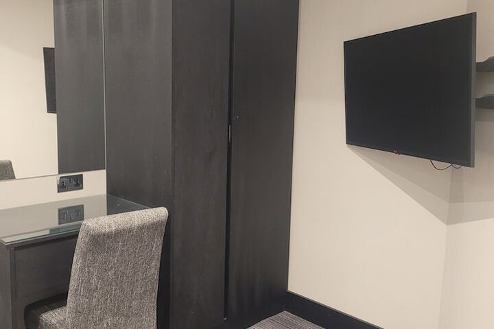Room 57 of 90