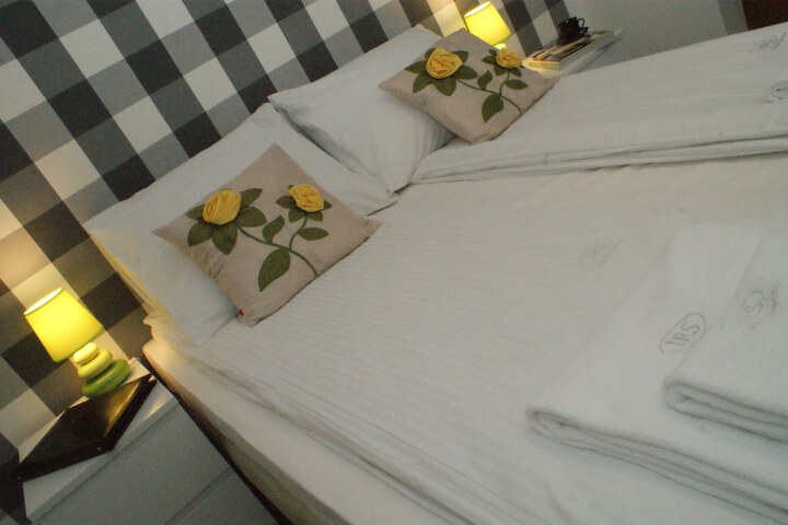 Room 2 of 57