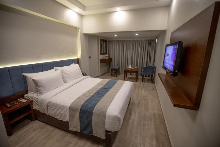 Room 10 of 27