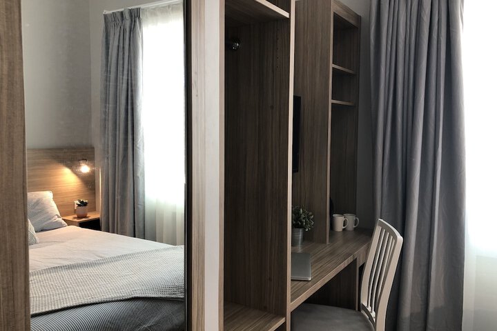 Room 2 of 28