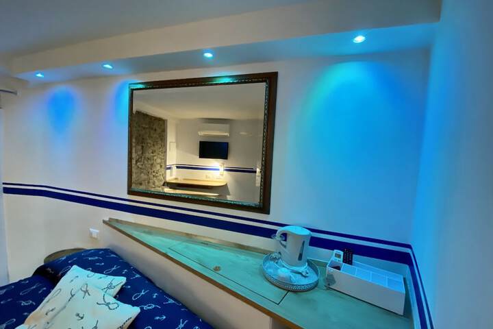 Room 4 of 190